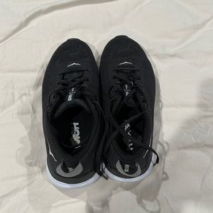 Men’s 7.5 hoka Hapuna black and white running shoes